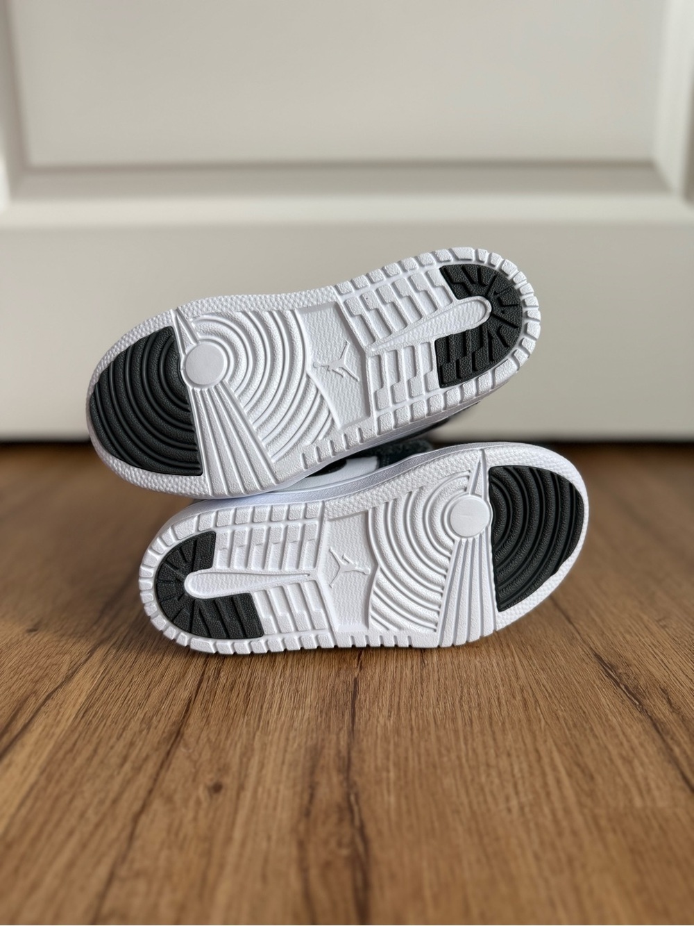NIKE • size 11c • Kid’s Jordan 1 Low ALT PS White Black Iron Grey - Picture 5 of 6